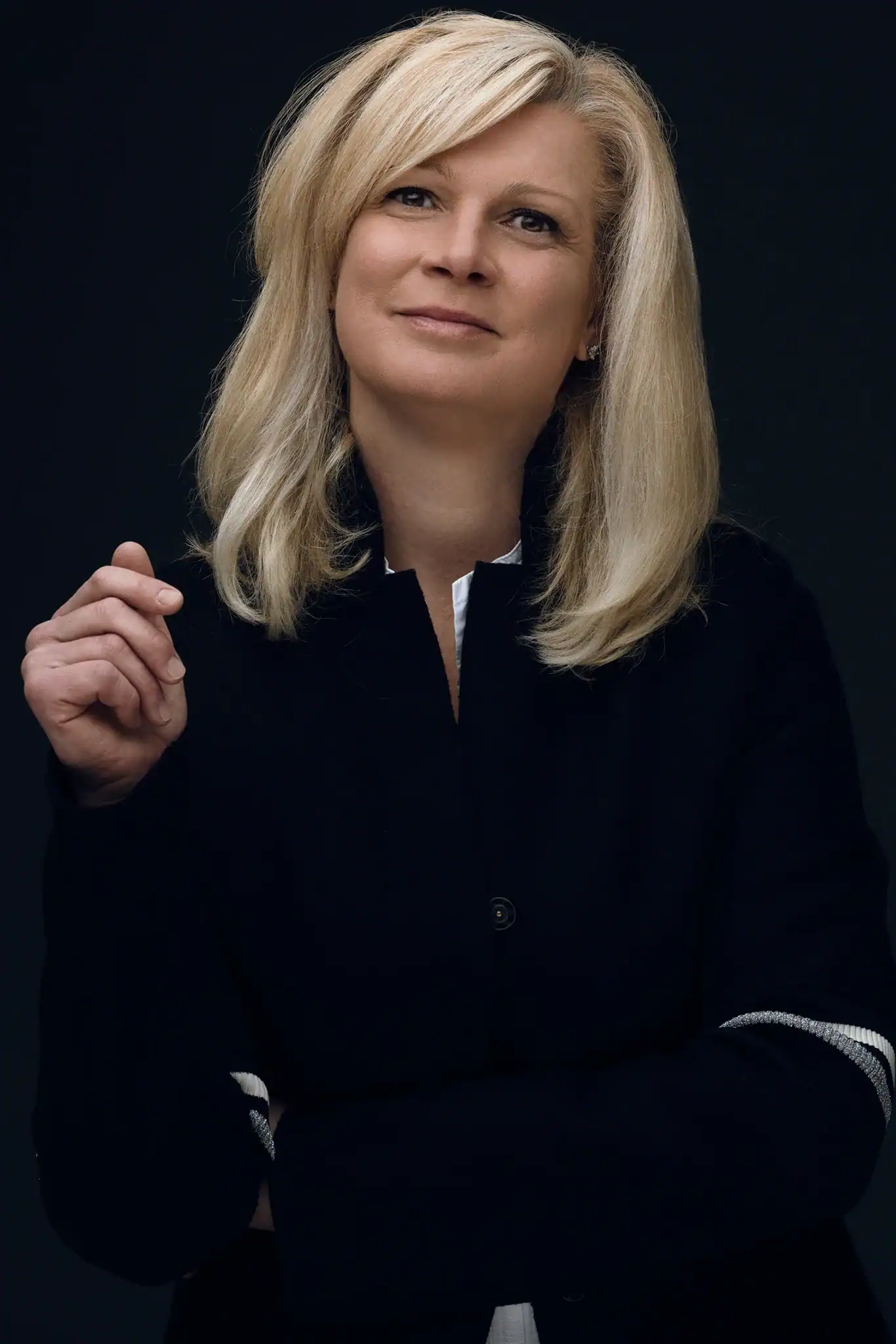 Portrets ar profesionālu izskatu, Evija Selane, Vicmans Capital reklāma.